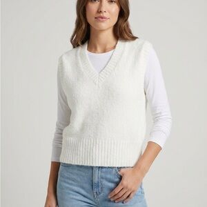 Jessica Simpson Fuzzy Eyelash Knit Sweater Vest - White - Medium